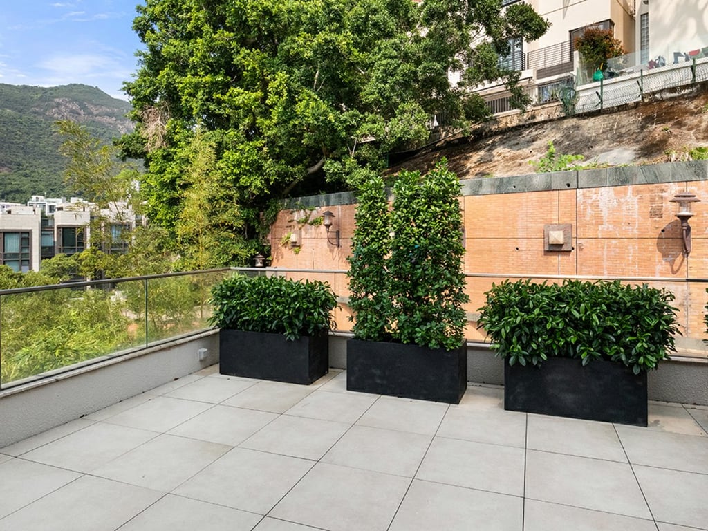 https://img.propertyraptor.com/cdn-cgi/imagedelivery/KD5bF_AFL0JDTbKLWF7z9g/ap8/ap8_001/hornet/prp/img/378197de7e1d1cb8d52c377cf4989b47.jpg/public
