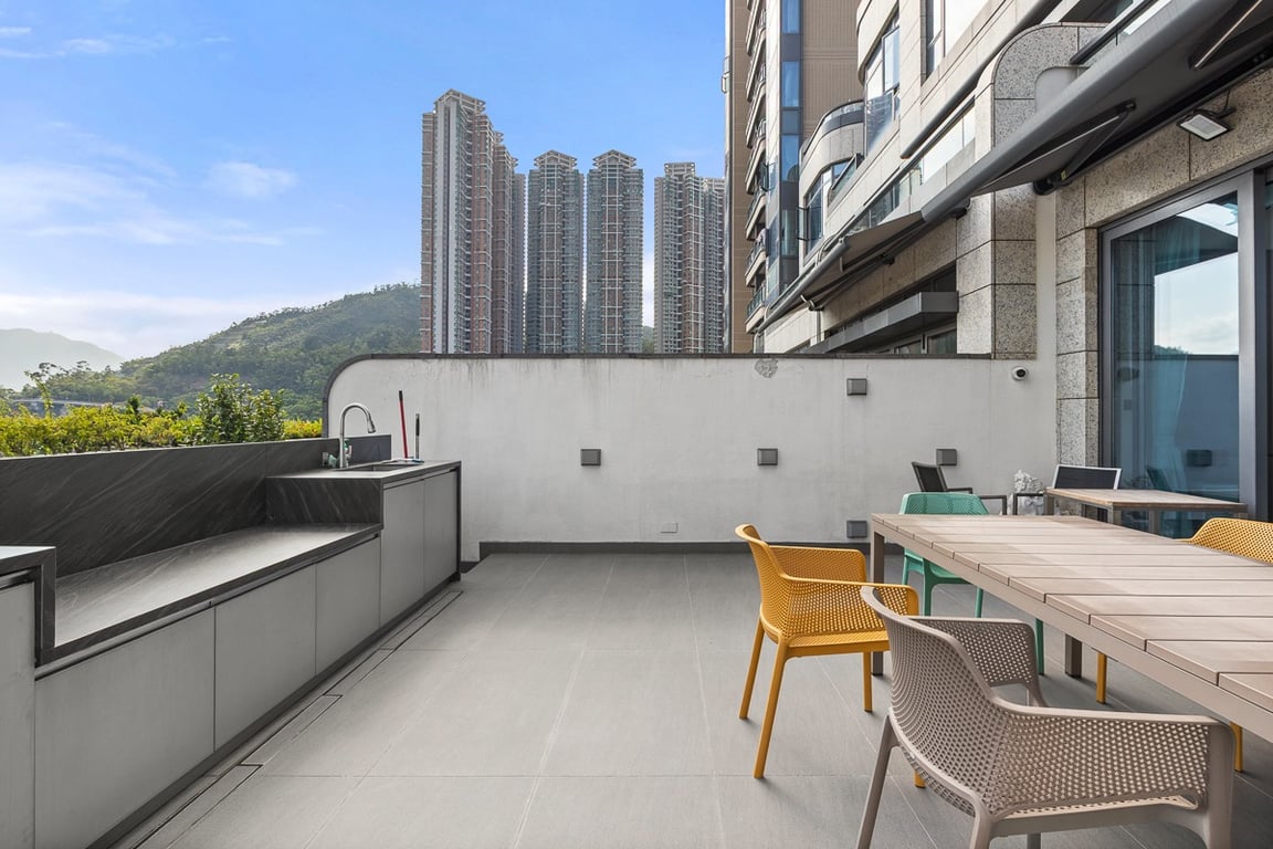 https://img.propertyraptor.com/cdn-cgi/imagedelivery/KD5bF_AFL0JDTbKLWF7z9g/ap8/ap8_001/hornet/prp/img/37a47ce9c699ad35c922d56e3406a2e9-wtm.jpg/public