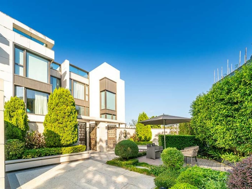 https://img.propertyraptor.com/cdn-cgi/imagedelivery/KD5bF_AFL0JDTbKLWF7z9g/ap8/ap8_001/hornet/prp/img/37bd7b6d5508e9a4f0a3e149e04e73ab.jpg/public
