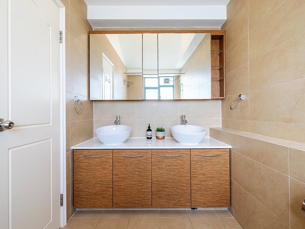 https://img.propertyraptor.com/cdn-cgi/imagedelivery/KD5bF_AFL0JDTbKLWF7z9g/ap8/ap8_001/hornet/prp/img/37fc06a9c84df73662ec4dcebee63ce1.jpg/public