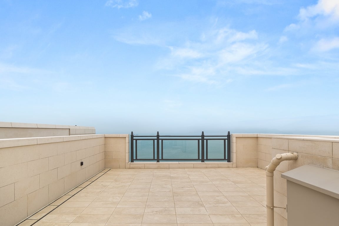 https://img.propertyraptor.com/cdn-cgi/imagedelivery/KD5bF_AFL0JDTbKLWF7z9g/ap8/ap8_001/hornet/prp/img/37febc14beee7f39a0ad8226b577c3a1-wtm.jpg/public