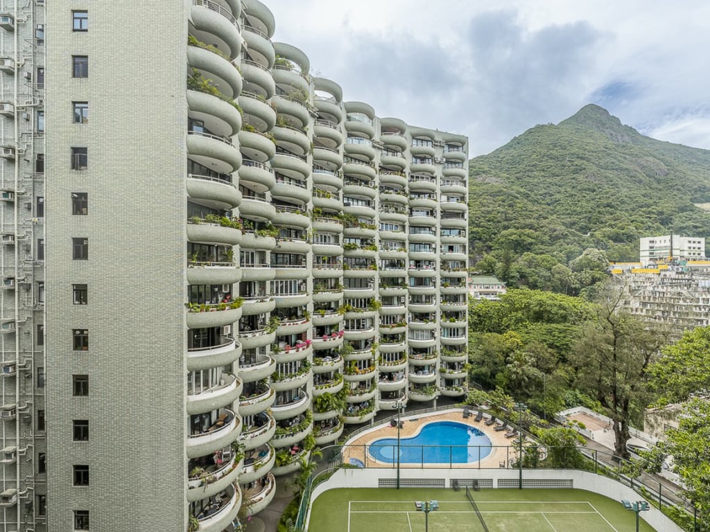 https://img.propertyraptor.com/cdn-cgi/imagedelivery/KD5bF_AFL0JDTbKLWF7z9g/ap8/ap8_001/hornet/prp/img/3816a15cebd37356423bffc855d0a58a.jpg/public