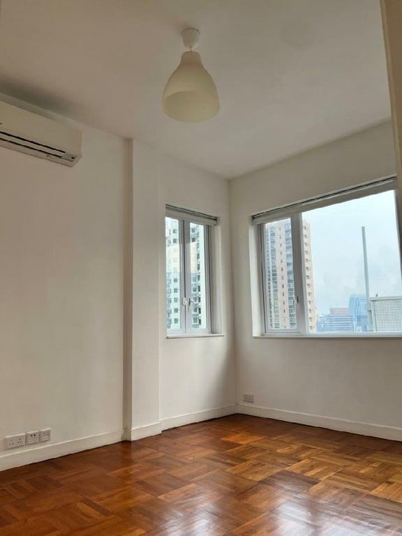 https://img.propertyraptor.com/cdn-cgi/imagedelivery/KD5bF_AFL0JDTbKLWF7z9g/ap8/ap8_001/hornet/prp/img/383a356e5e24e70bfbf272a1adf48b9b-wtm.jpg/public