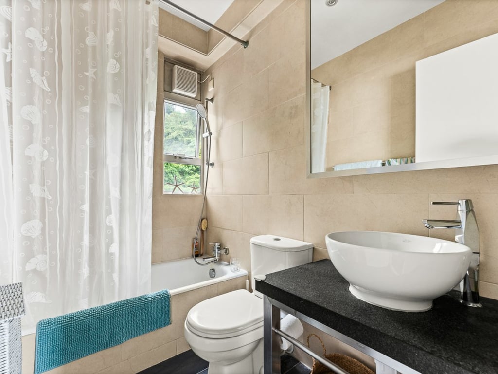 https://img.propertyraptor.com/cdn-cgi/imagedelivery/KD5bF_AFL0JDTbKLWF7z9g/ap8/ap8_001/hornet/prp/img/385f89837fb6ef294aa4ce58adf8eb1d.jpg/public