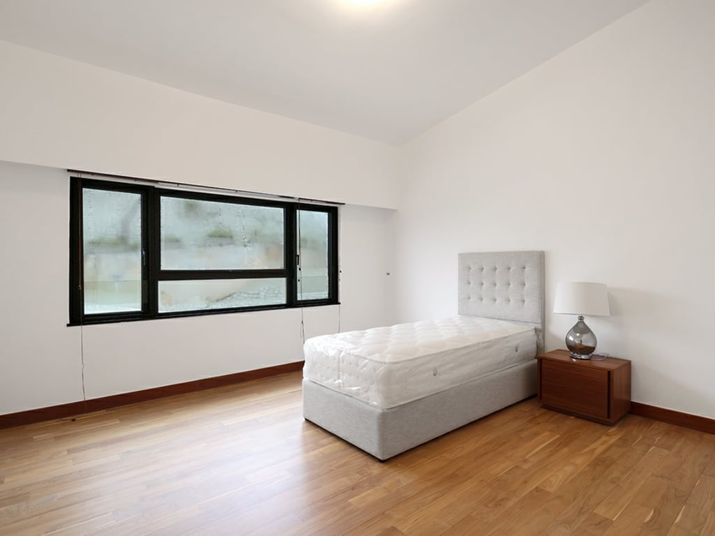 https://img.propertyraptor.com/cdn-cgi/imagedelivery/KD5bF_AFL0JDTbKLWF7z9g/ap8/ap8_001/hornet/prp/img/387e6608cda79220b006ae2383ecae52.jpg/public