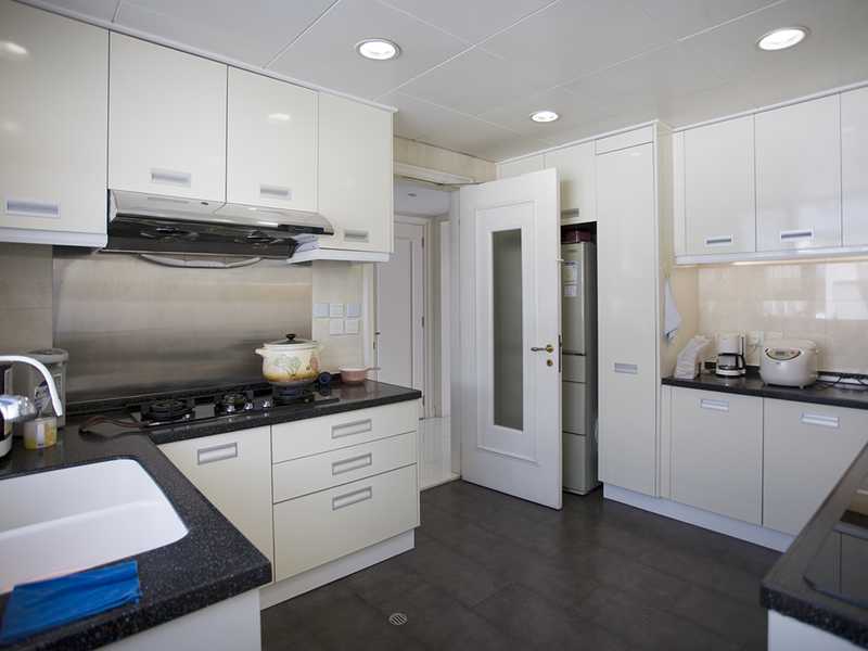 https://img.propertyraptor.com/cdn-cgi/imagedelivery/KD5bF_AFL0JDTbKLWF7z9g/ap8/ap8_001/hornet/prp/img/38844c836e7e118962a246aea348a1cd.jpg/public