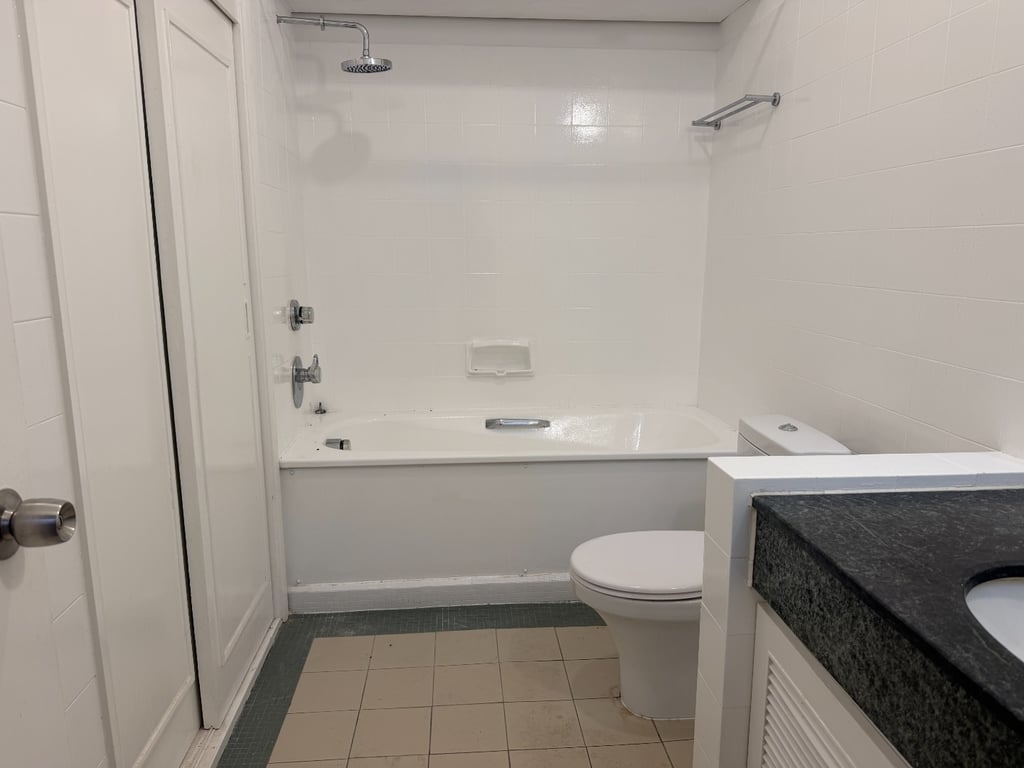 https://img.propertyraptor.com/cdn-cgi/imagedelivery/KD5bF_AFL0JDTbKLWF7z9g/ap8/ap8_001/hornet/prp/img/389305a22ee4d907f09656814bb10915-wtm.jpg/public