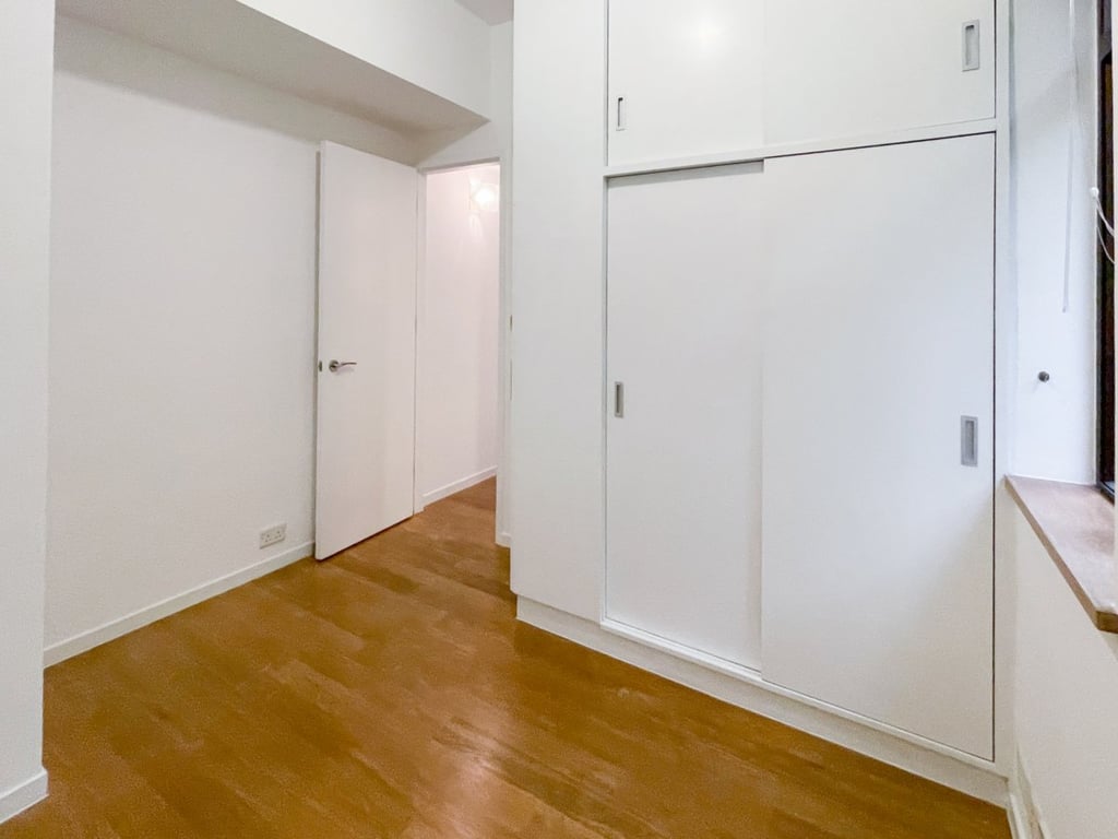 https://img.propertyraptor.com/cdn-cgi/imagedelivery/KD5bF_AFL0JDTbKLWF7z9g/ap8/ap8_001/hornet/prp/img/3899ffb45369da085eb301c842e43be8.jpg/public