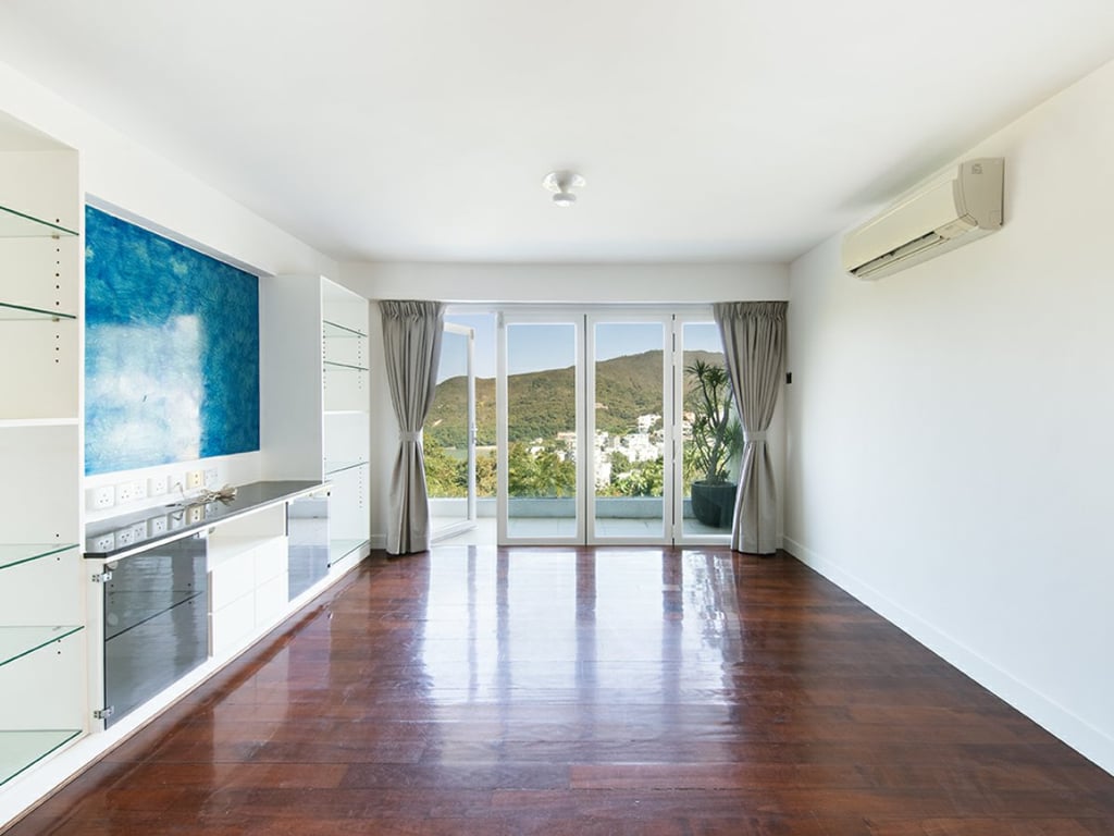 https://img.propertyraptor.com/cdn-cgi/imagedelivery/KD5bF_AFL0JDTbKLWF7z9g/ap8/ap8_001/hornet/prp/img/38ae44ebddf38277f500a04b0d6987ac.jpg/public