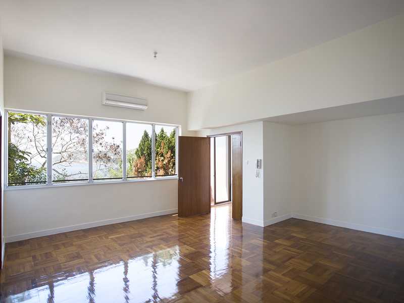 https://img.propertyraptor.com/cdn-cgi/imagedelivery/KD5bF_AFL0JDTbKLWF7z9g/ap8/ap8_001/hornet/prp/img/38c49a9766b7dd8e6b93eea4171f2240.jpg/public