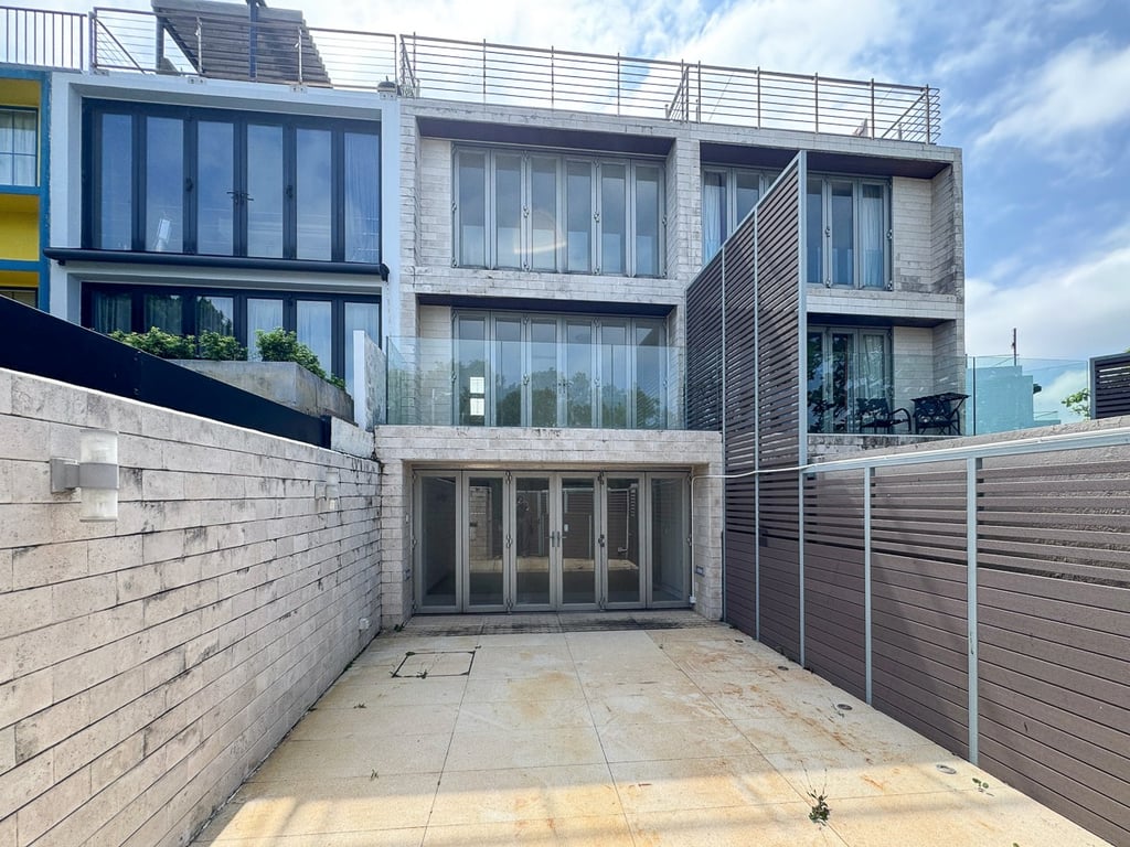 https://img.propertyraptor.com/cdn-cgi/imagedelivery/KD5bF_AFL0JDTbKLWF7z9g/ap8/ap8_001/hornet/prp/img/38d1c57a575369d4b39454185191b216-wtm.jpg/public