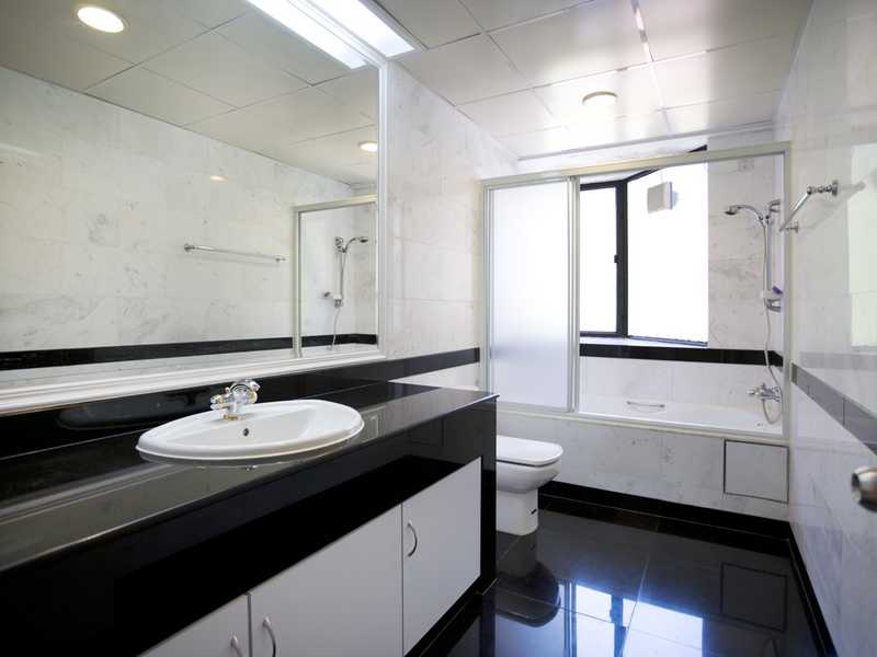 https://img.propertyraptor.com/cdn-cgi/imagedelivery/KD5bF_AFL0JDTbKLWF7z9g/ap8/ap8_001/hornet/prp/img/38f1d9584c906cca1bd2aea72f048f14.jpg/public