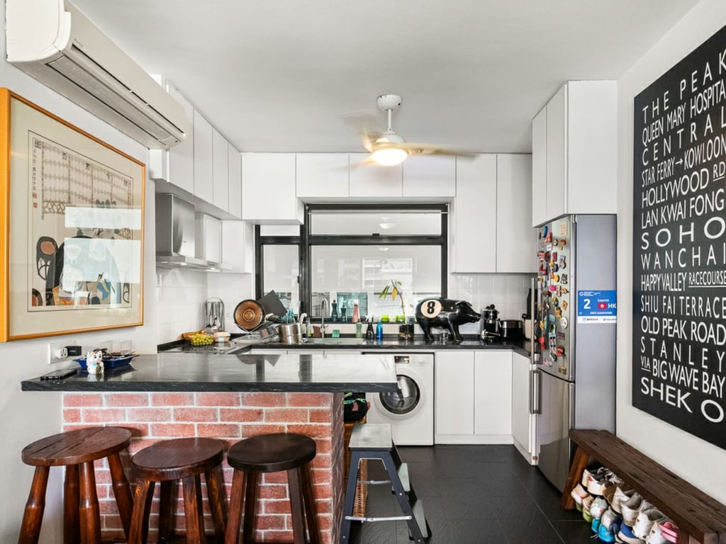 https://img.propertyraptor.com/cdn-cgi/imagedelivery/KD5bF_AFL0JDTbKLWF7z9g/ap8/ap8_001/hornet/prp/img/38f8a9c2004e0104021c97dc10639e60-wtm.jpg/public