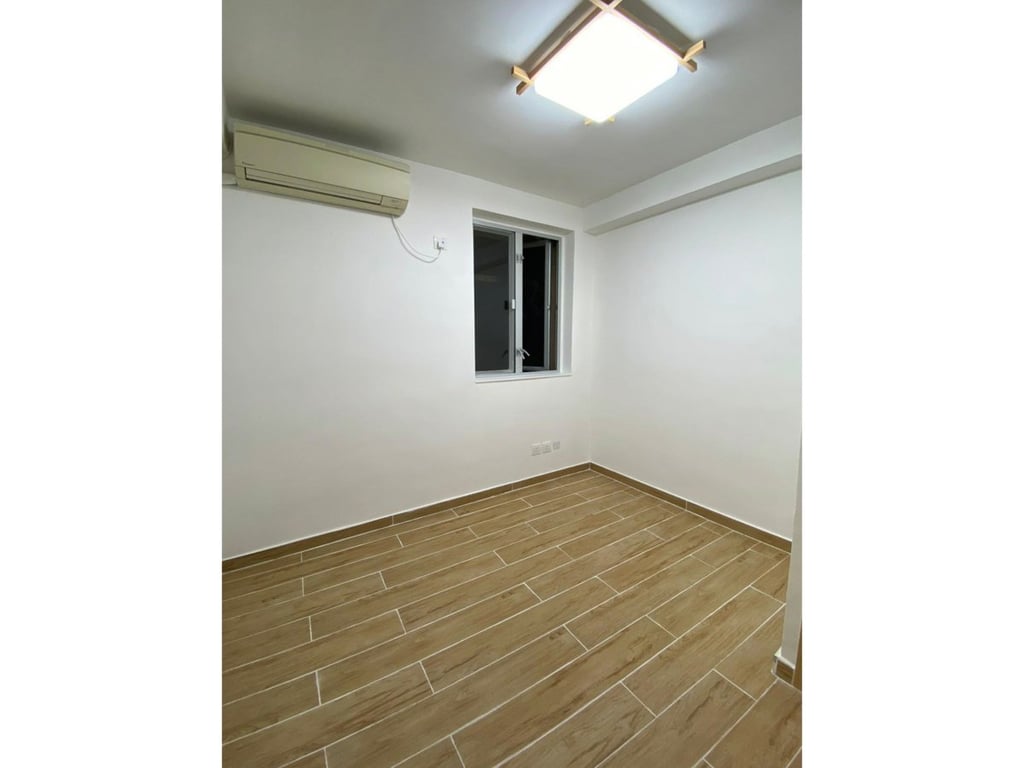 https://img.propertyraptor.com/cdn-cgi/imagedelivery/KD5bF_AFL0JDTbKLWF7z9g/ap8/ap8_001/hornet/prp/img/393a96cbe7a36aa16a09de7bcaa61884.jpg/public