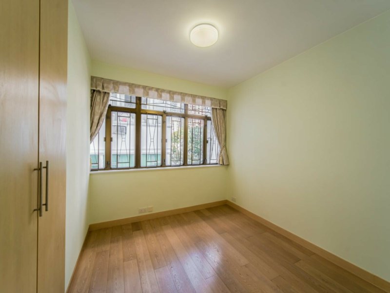 https://img.propertyraptor.com/cdn-cgi/imagedelivery/KD5bF_AFL0JDTbKLWF7z9g/ap8/ap8_001/hornet/prp/img/395f956fc19df96746d36a8ef7416d88.jpg/public