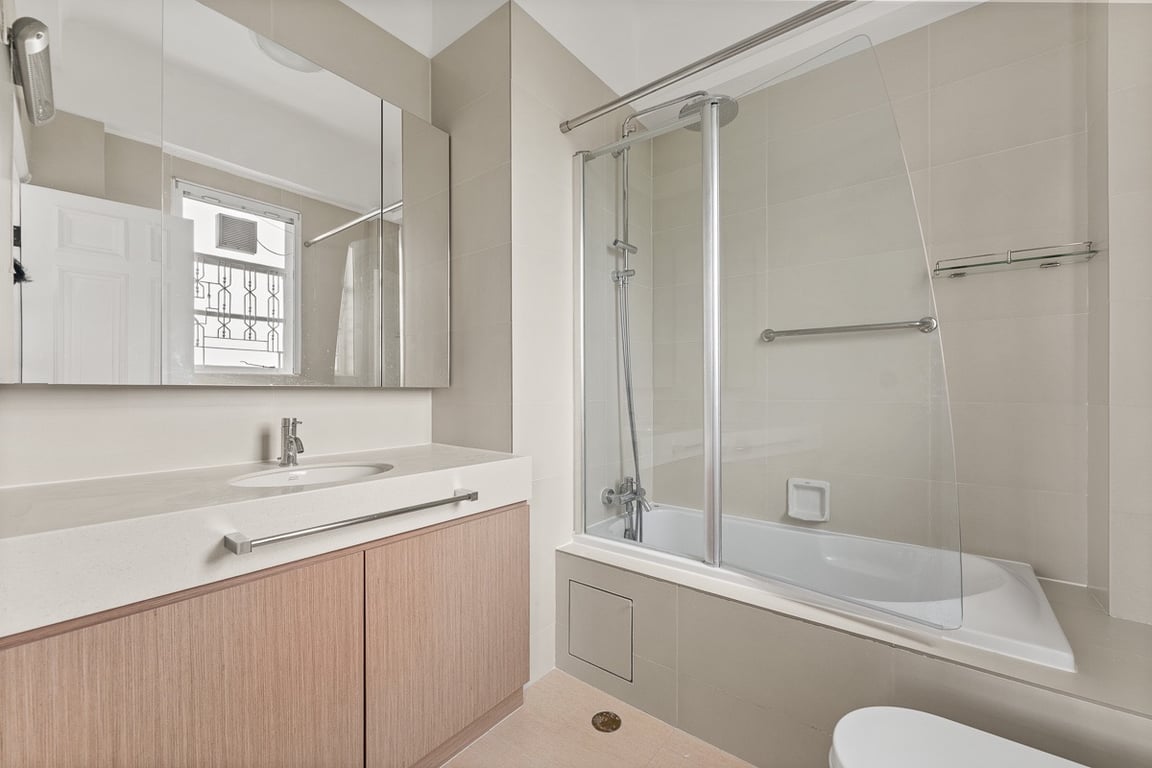 https://img.propertyraptor.com/cdn-cgi/imagedelivery/KD5bF_AFL0JDTbKLWF7z9g/ap8/ap8_001/hornet/prp/img/399e1064f7242363e58f07d04aff7560-wtm.jpg/public