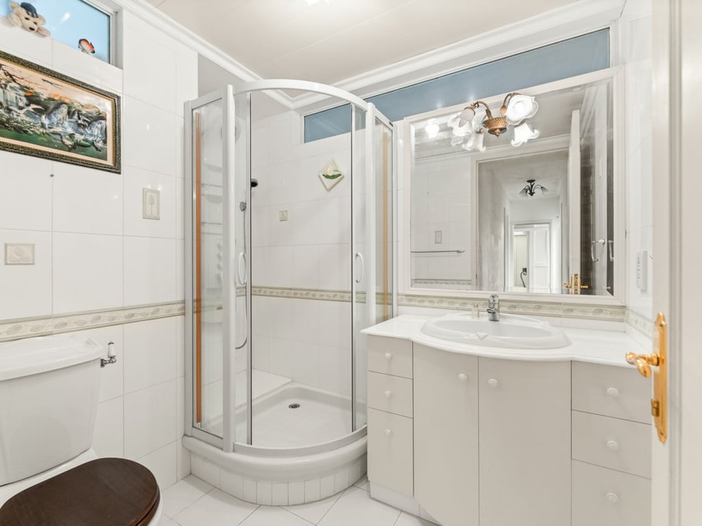 https://img.propertyraptor.com/cdn-cgi/imagedelivery/KD5bF_AFL0JDTbKLWF7z9g/ap8/ap8_001/hornet/prp/img/39b901257944f578eed2bf41635f12f3-wtm.jpg/public