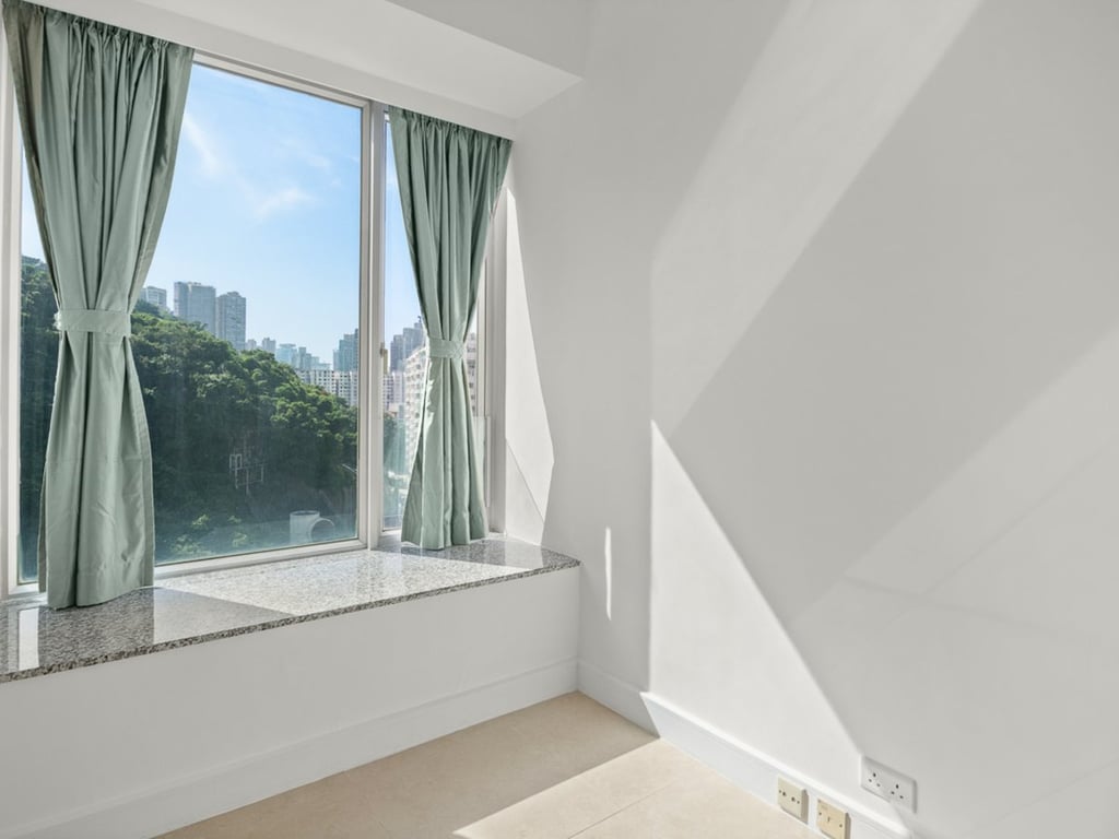 https://img.propertyraptor.com/cdn-cgi/imagedelivery/KD5bF_AFL0JDTbKLWF7z9g/ap8/ap8_001/hornet/prp/img/39b9d931731b05fa24e40d6cd6c19685.jpg/public