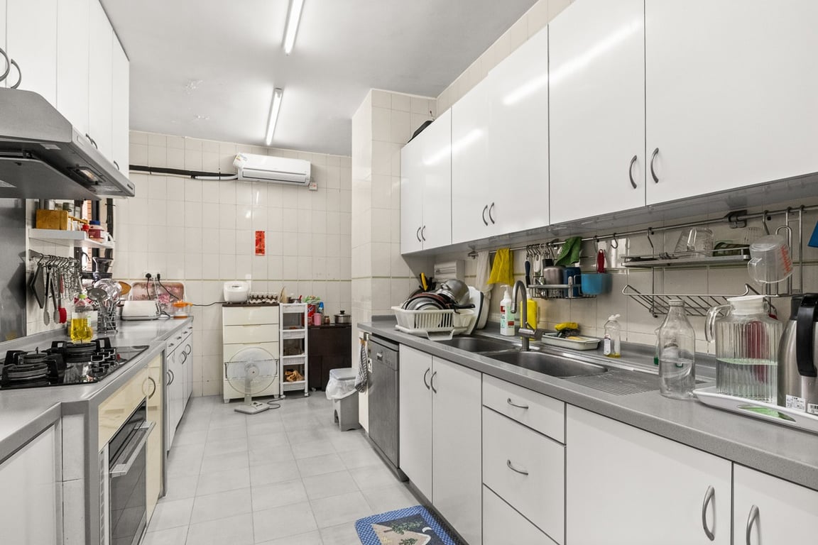 https://img.propertyraptor.com/cdn-cgi/imagedelivery/KD5bF_AFL0JDTbKLWF7z9g/ap8/ap8_001/hornet/prp/img/39e4a94bffda59c572224dcd80254a50-wtm.jpg/public