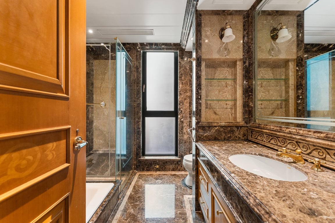 https://img.propertyraptor.com/cdn-cgi/imagedelivery/KD5bF_AFL0JDTbKLWF7z9g/ap8/ap8_001/hornet/prp/img/39eb67f6e47bcc8975d9d518b375bcfb-wtm.jpg/public