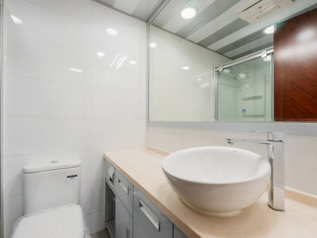 https://img.propertyraptor.com/cdn-cgi/imagedelivery/KD5bF_AFL0JDTbKLWF7z9g/ap8/ap8_001/hornet/prp/img/39f45d43a50212f057d995a5060b3935.jpg/public