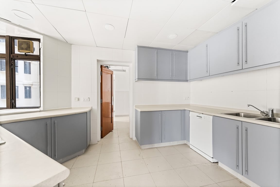 https://img.propertyraptor.com/cdn-cgi/imagedelivery/KD5bF_AFL0JDTbKLWF7z9g/ap8/ap8_001/hornet/prp/img/3aa096d797ec00122bf00eda2a6d0330-wtm.jpg/public