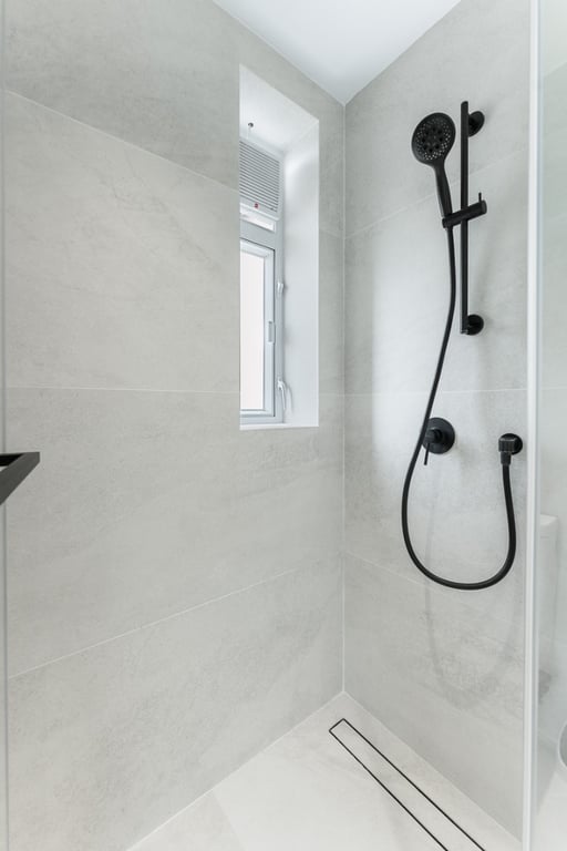 https://img.propertyraptor.com/cdn-cgi/imagedelivery/KD5bF_AFL0JDTbKLWF7z9g/ap8/ap8_001/hornet/prp/img/3b2125316cb4c4d4c96475c01d31bb33-wtm.jpg/public