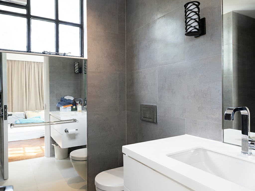 https://img.propertyraptor.com/cdn-cgi/imagedelivery/KD5bF_AFL0JDTbKLWF7z9g/ap8/ap8_001/hornet/prp/img/3b4977445150200bd4721f27aedb9a0a.jpg/public