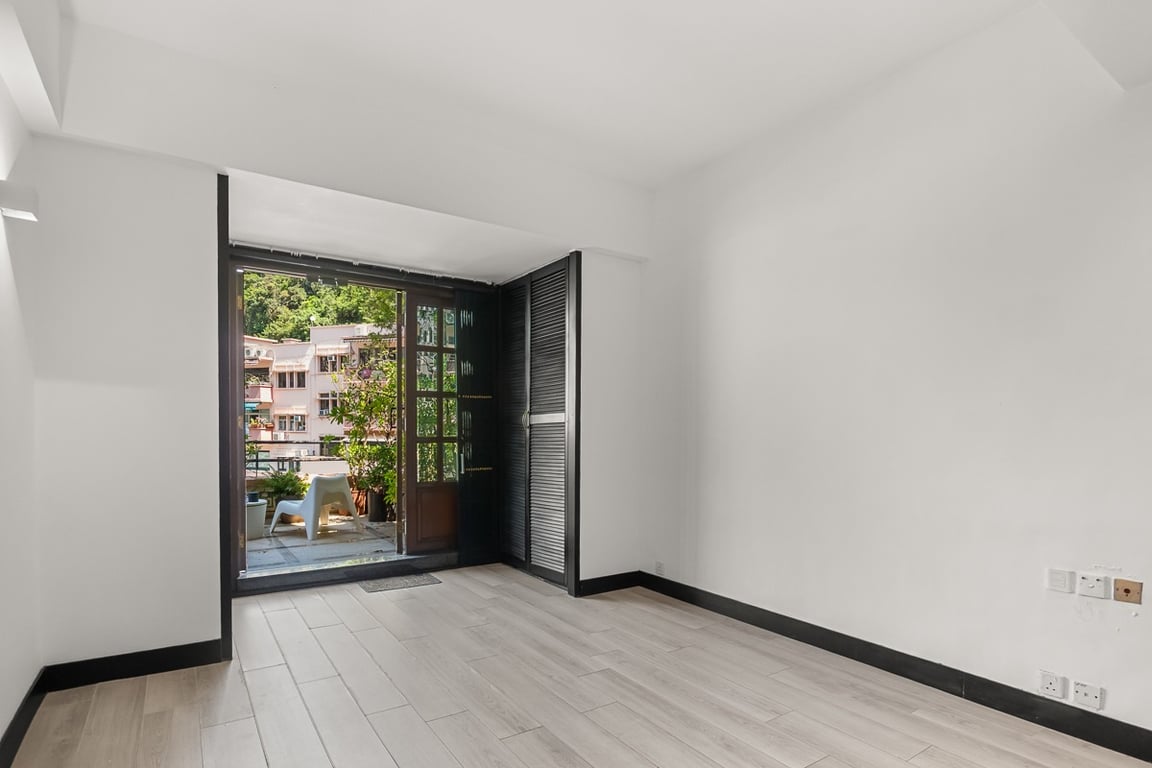https://img.propertyraptor.com/cdn-cgi/imagedelivery/KD5bF_AFL0JDTbKLWF7z9g/ap8/ap8_001/hornet/prp/img/3b792629785d7232d768417e9ff0f557-wtm.jpg/public