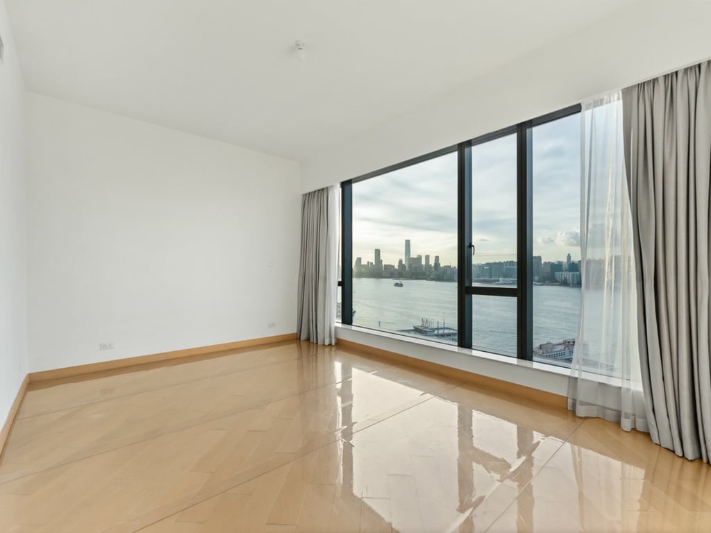 https://img.propertyraptor.com/cdn-cgi/imagedelivery/KD5bF_AFL0JDTbKLWF7z9g/ap8/ap8_001/hornet/prp/img/3b9cb39a16f7f51c81478d5c75f7a25f-wtm.jpg/public