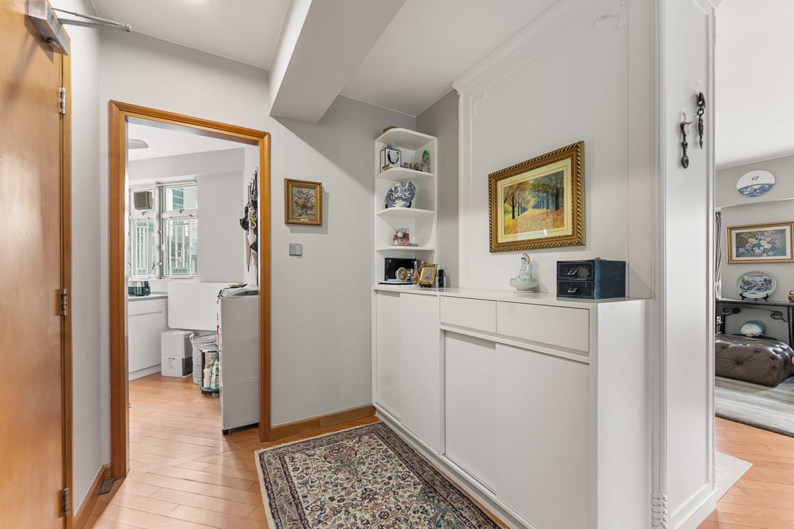 https://img.propertyraptor.com/cdn-cgi/imagedelivery/KD5bF_AFL0JDTbKLWF7z9g/ap8/ap8_001/hornet/prp/img/3ba562b64fb9f5de745b940c73d54358-wtm.jpg/public