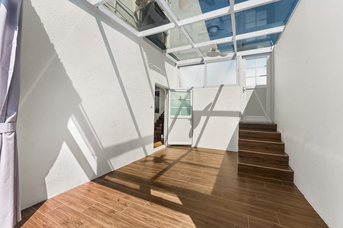 https://img.propertyraptor.com/cdn-cgi/imagedelivery/KD5bF_AFL0JDTbKLWF7z9g/ap8/ap8_001/hornet/prp/img/3bac4ee30c6927ca0f818cf3a81e4c98-wtm.jpg/public