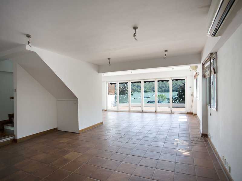 https://img.propertyraptor.com/cdn-cgi/imagedelivery/KD5bF_AFL0JDTbKLWF7z9g/ap8/ap8_001/hornet/prp/img/3bc5c085ed21454e8e7731bf55ec6177.jpg/public