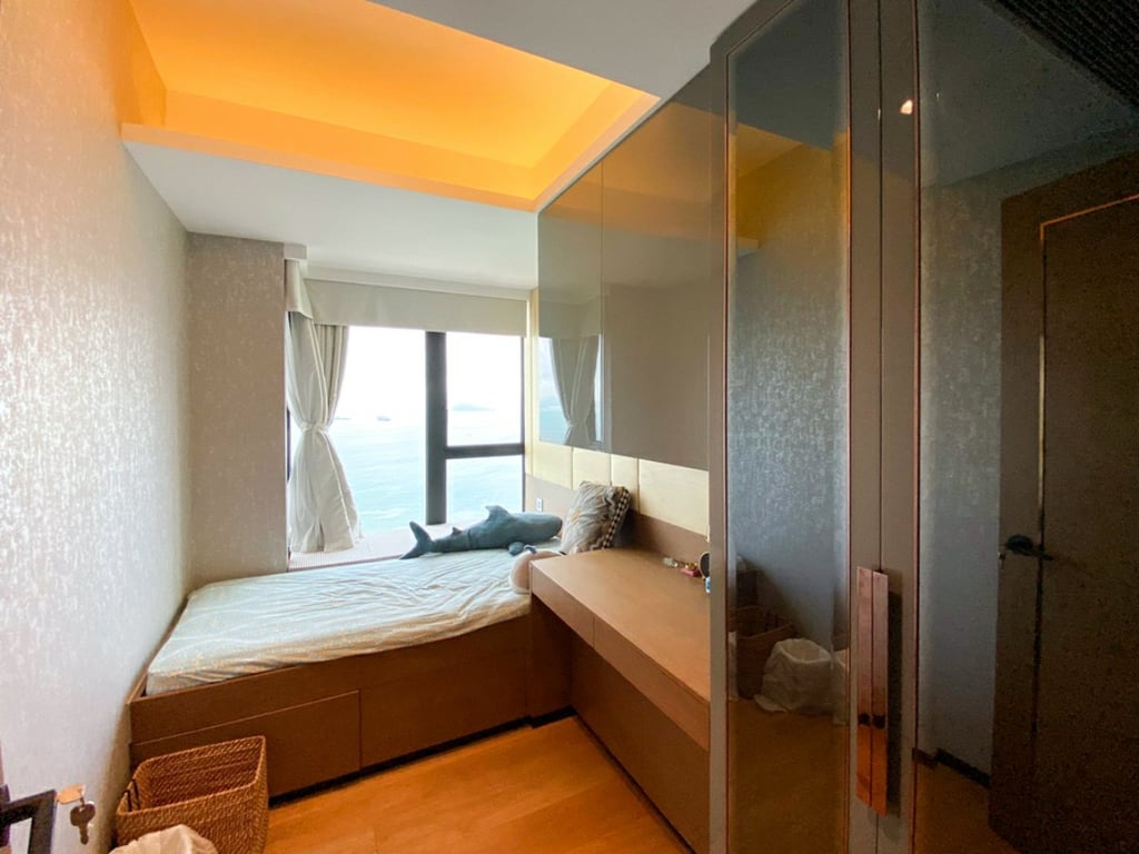 https://img.propertyraptor.com/cdn-cgi/imagedelivery/KD5bF_AFL0JDTbKLWF7z9g/ap8/ap8_001/hornet/prp/img/3bc70427f21d24f334d446dbe8ed1a63.jpg/public