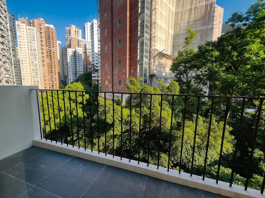 https://img.propertyraptor.com/cdn-cgi/imagedelivery/KD5bF_AFL0JDTbKLWF7z9g/ap8/ap8_001/hornet/prp/img/3bd5ce8edcda427621ace6e92f683f83-wtm.jpg/public