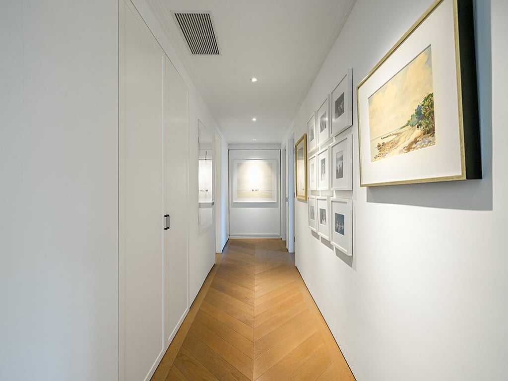 https://img.propertyraptor.com/cdn-cgi/imagedelivery/KD5bF_AFL0JDTbKLWF7z9g/ap8/ap8_001/hornet/prp/img/3be6ce2723a605f73b70f50960538bab.jpg/public