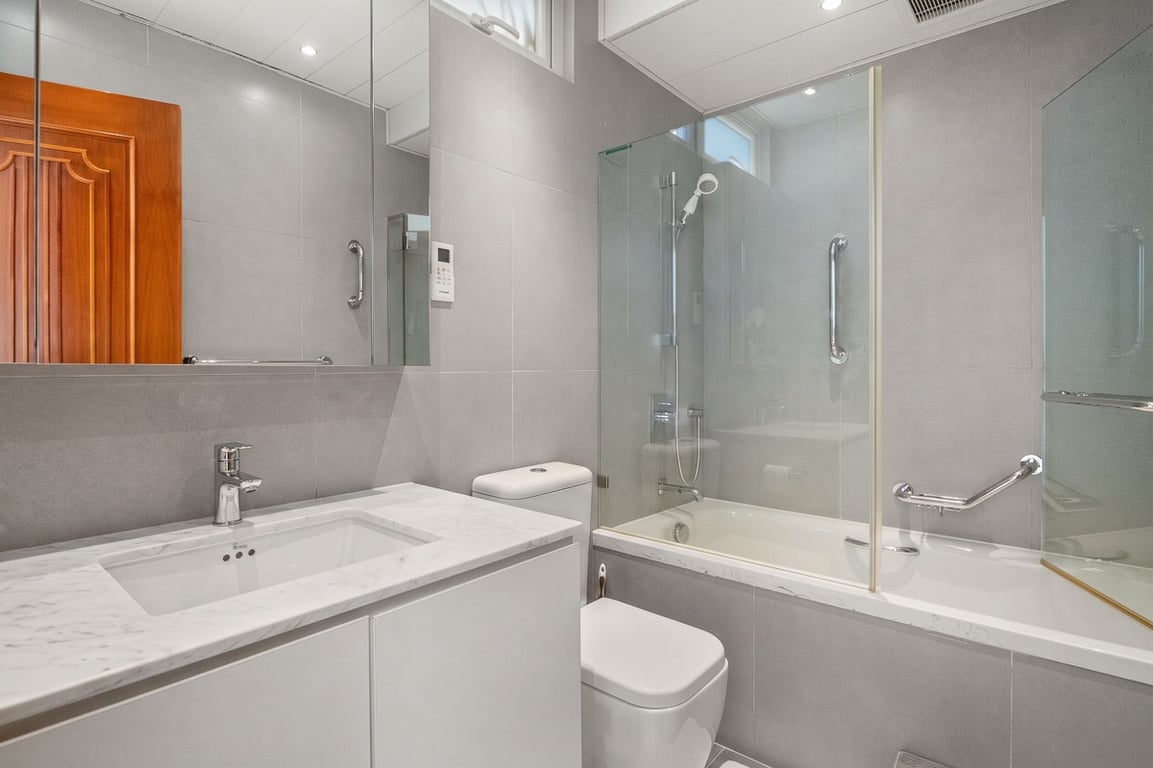 https://img.propertyraptor.com/cdn-cgi/imagedelivery/KD5bF_AFL0JDTbKLWF7z9g/ap8/ap8_001/hornet/prp/img/3c2ab37fa197429668c7a9e0c43e740a-wtm.jpg/public