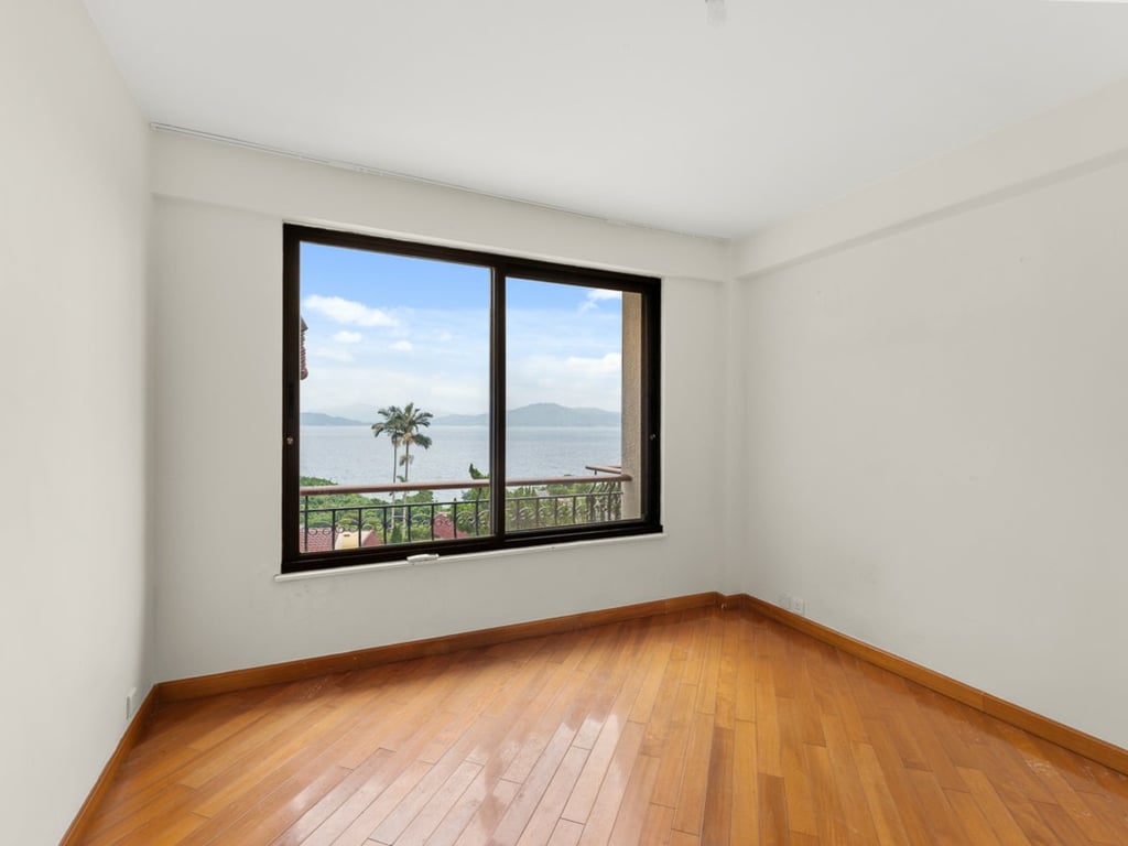 https://img.propertyraptor.com/cdn-cgi/imagedelivery/KD5bF_AFL0JDTbKLWF7z9g/ap8/ap8_001/hornet/prp/img/3c7dc0b35c8e3fc15f9f08322212e6a8.jpg/public