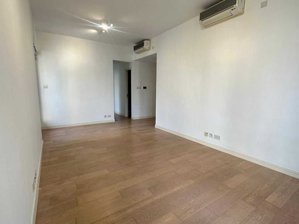 https://img.propertyraptor.com/cdn-cgi/imagedelivery/KD5bF_AFL0JDTbKLWF7z9g/ap8/ap8_001/hornet/prp/img/3cb69019481a5e73487d833ecf3b57c6-wtm.jpg/public