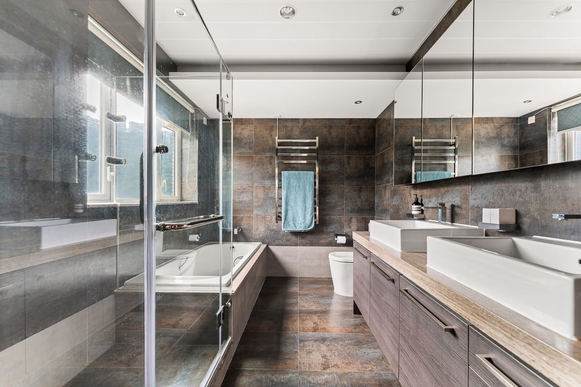 https://img.propertyraptor.com/cdn-cgi/imagedelivery/KD5bF_AFL0JDTbKLWF7z9g/ap8/ap8_001/hornet/prp/img/3ce31ebf9794bc78d49c843662e7f3b6-wtm.jpg/public
