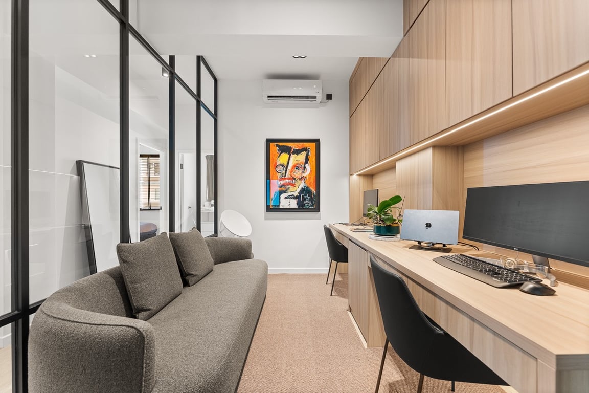 https://img.propertyraptor.com/cdn-cgi/imagedelivery/KD5bF_AFL0JDTbKLWF7z9g/ap8/ap8_001/hornet/prp/img/3d01d1890b83bb2f8fcbc0216b2637f7-wtm.jpg/public