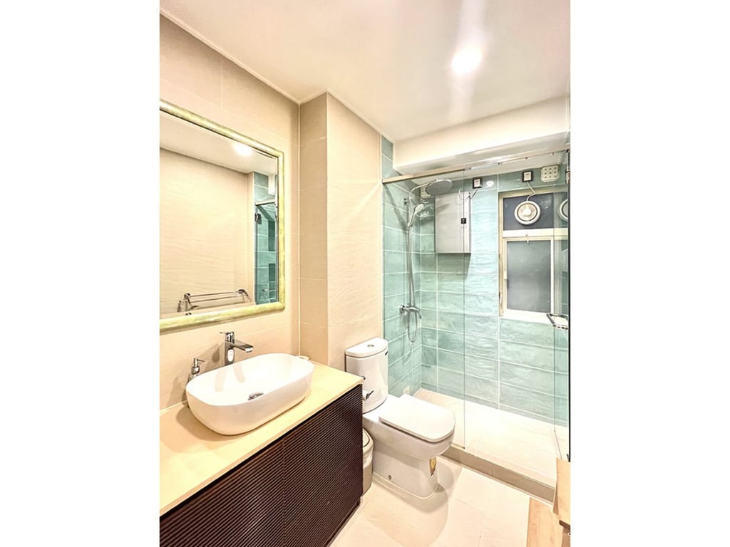 https://img.propertyraptor.com/cdn-cgi/imagedelivery/KD5bF_AFL0JDTbKLWF7z9g/ap8/ap8_001/hornet/prp/img/3d16a4debfd9aa5a105b0e51a34a3a0e.jpg/public