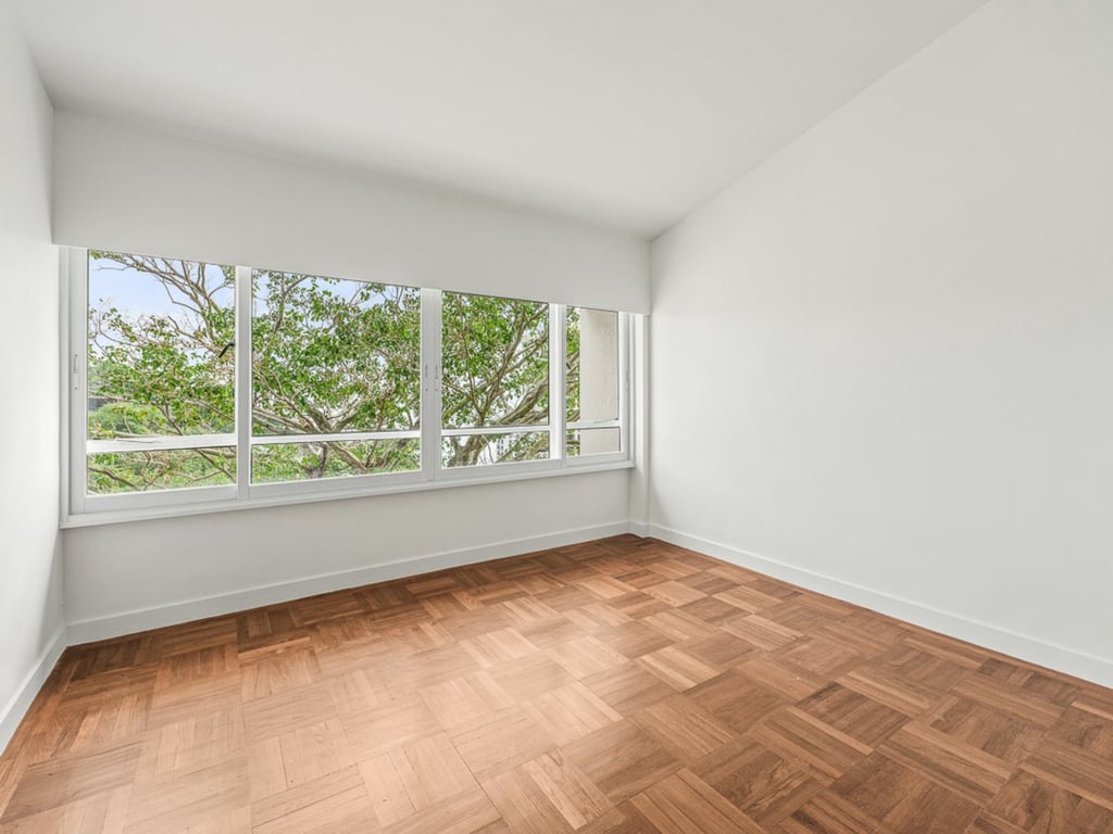 https://img.propertyraptor.com/cdn-cgi/imagedelivery/KD5bF_AFL0JDTbKLWF7z9g/ap8/ap8_001/hornet/prp/img/3d422dc2f7cb8ca78d5adc260c13ba33.jpg/public
