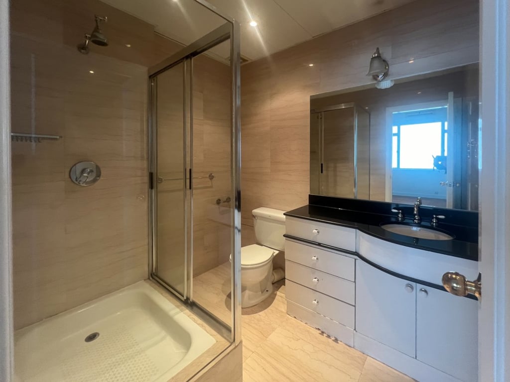https://img.propertyraptor.com/cdn-cgi/imagedelivery/KD5bF_AFL0JDTbKLWF7z9g/ap8/ap8_001/hornet/prp/img/3d574bc22a6ed7201ae90153fc674d77.jpg/public