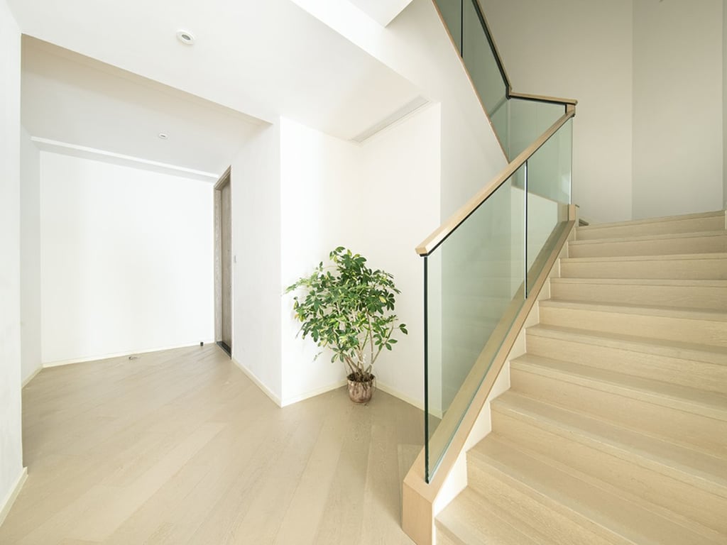 https://img.propertyraptor.com/cdn-cgi/imagedelivery/KD5bF_AFL0JDTbKLWF7z9g/ap8/ap8_001/hornet/prp/img/3d69856e81c506e0ef6d92f82dad8d7f.jpg/public