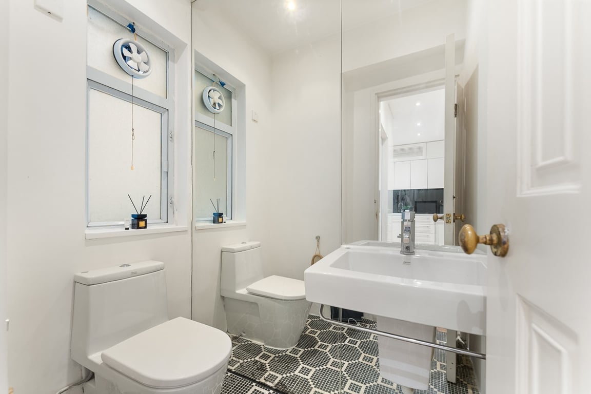 https://img.propertyraptor.com/cdn-cgi/imagedelivery/KD5bF_AFL0JDTbKLWF7z9g/ap8/ap8_001/hornet/prp/img/3da1a84dd3da7f7a533da1a41504fffa-wtm.jpg/public