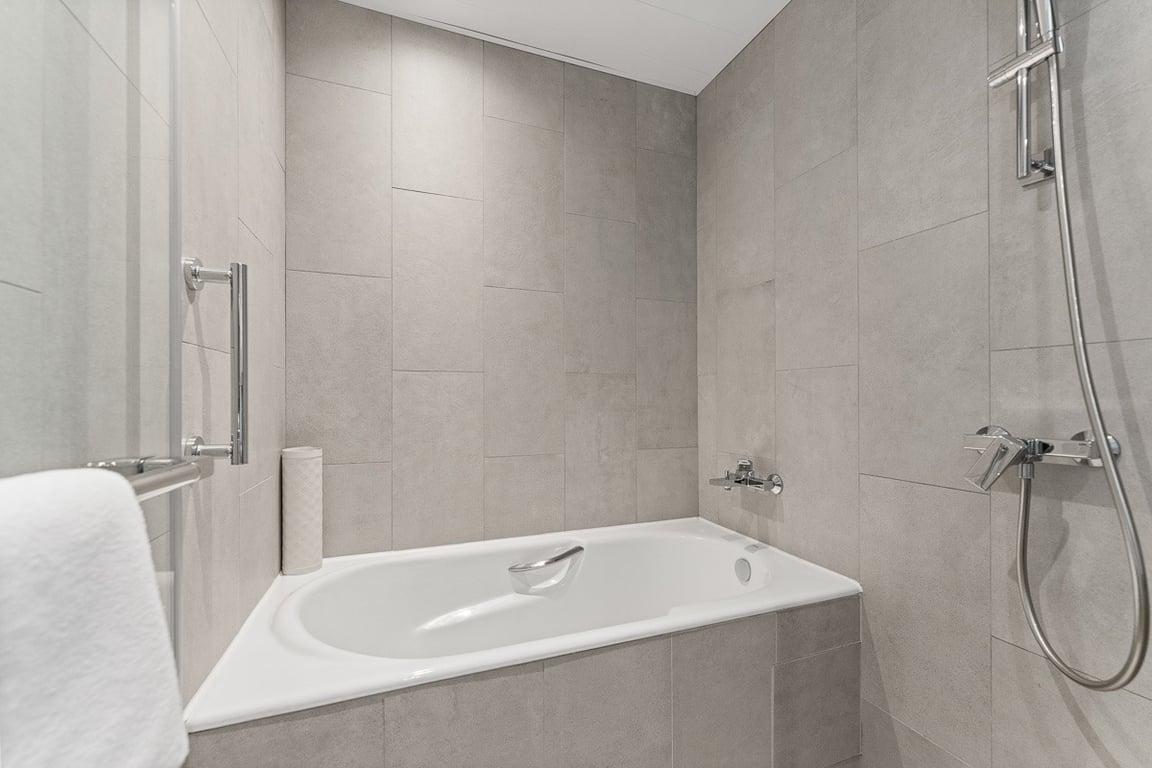 https://img.propertyraptor.com/cdn-cgi/imagedelivery/KD5bF_AFL0JDTbKLWF7z9g/ap8/ap8_001/hornet/prp/img/3da6569dd46147e39846d8a0d5a555eb-wtm.jpg/public