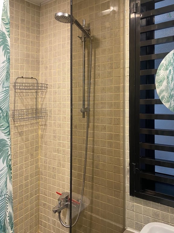 https://img.propertyraptor.com/cdn-cgi/imagedelivery/KD5bF_AFL0JDTbKLWF7z9g/ap8/ap8_001/hornet/prp/img/3da689c20136af967664ddca569b1fef-wtm.jpg/public