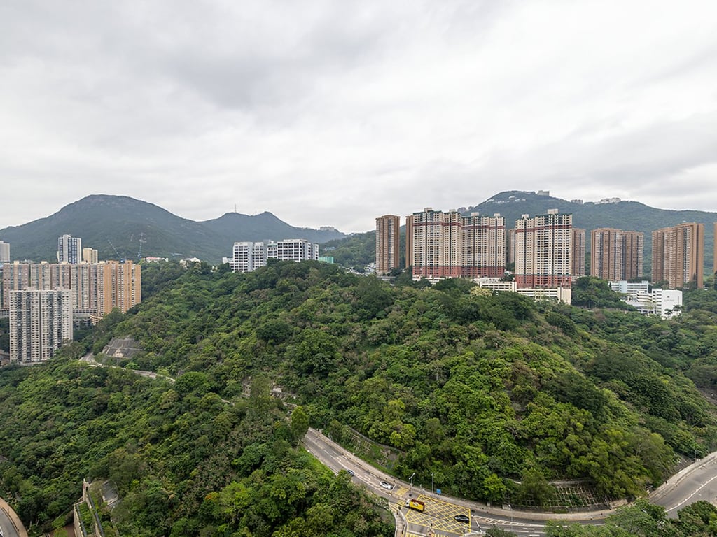 https://img.propertyraptor.com/cdn-cgi/imagedelivery/KD5bF_AFL0JDTbKLWF7z9g/ap8/ap8_001/hornet/prp/img/3daa6ad07369704f52b0d6b33afe3f67.jpg/public