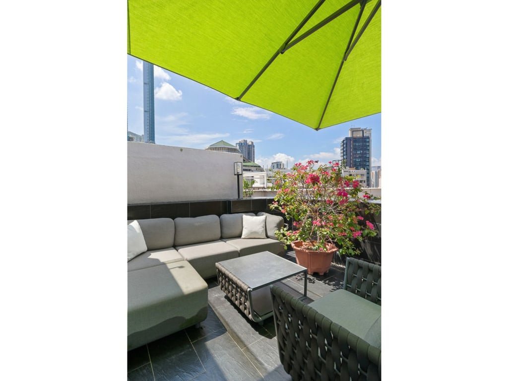 https://img.propertyraptor.com/cdn-cgi/imagedelivery/KD5bF_AFL0JDTbKLWF7z9g/ap8/ap8_001/hornet/prp/img/3dc71ecad57a98ccc2bf1103c069b94b.jpg/public